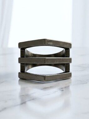 Ladies Black Fashionable Ring - Size 7.5